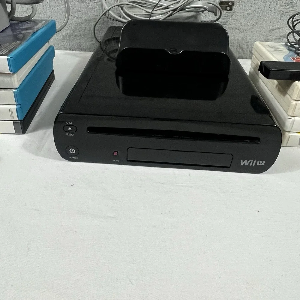 Nintendo Wii U Console 32GB Black Set + 11 Games Mario Kart 8 Super Smash Bros